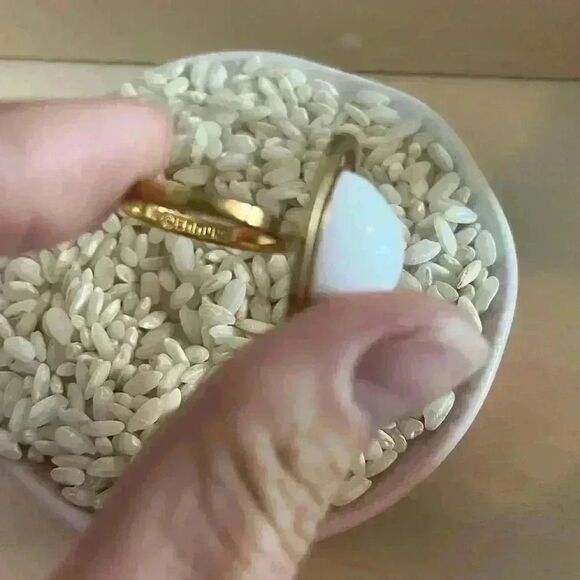 Vintage emmons ring white cabochon gold tone ADJUSTABLE - Picture 2 of 4